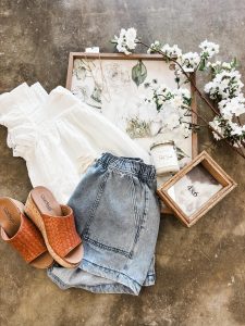 Home decor & women's clothing boutique in Real Deals Sioux Falls