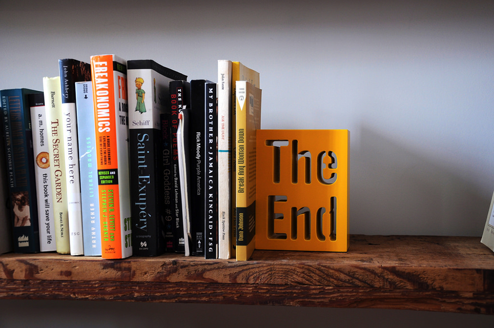 21 Interesting Accessories to Make Your Bookshelves Wow